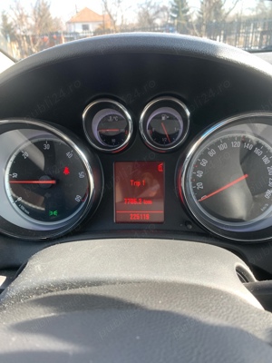 vand Opel Astra, an 2010  - imagine 5