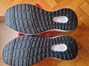 Vand adidas original  pentru fete marimea 39 noi. 