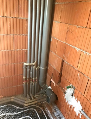 Instalator sanitar autorizat.