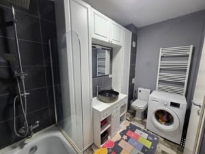 Vând apartament cu terasa și curte - imagine 3