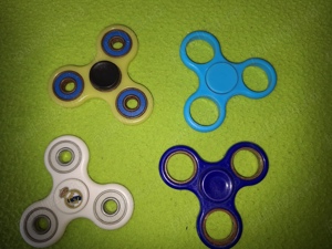 Set 4 bc Jucarie interactiva anti-stres Fidget Spinner