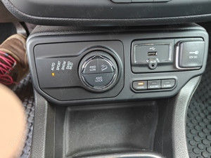 Vând jeep renegade hybrid plug in 4x4  - imagine 2
