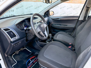 HYUNDAI i20 . Unic proprietar pe Germania . Motorizare  1120 Diesel .75  Cp. Euro  5  .Rate fixe .  - imagine 12