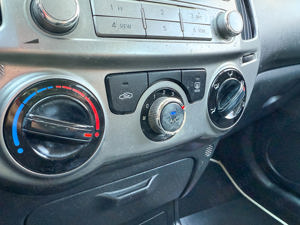 HYUNDAI i20 . Unic proprietar pe Germania . Motorizare  1120 Diesel .75  Cp. Euro  5  .Rate fixe .  - imagine 9