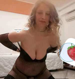 Romanian girl video-chat whatsApp. Best Bucharest massage services. 