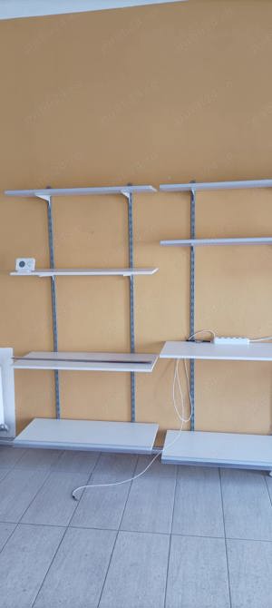 Rafturi second hand pentru magazine