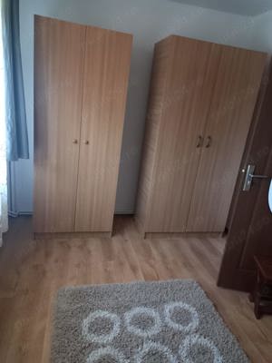 Închiriez apartament cu două camere 