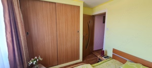 Vand apartament 2 camere decomandat - imagine 2