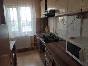 Inchiriez apartament 2 camere Chisineu-Cris, etajul 1, central - imagine 7