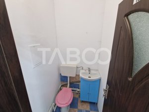 Spatiu comercial 60 mpu cu vitrina stradala de inchiriat in Petrosani - imagine 6