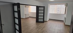 Inchiriez apartament 4 camere, zona Decebal, aproape de metrou, proaspat renovat - imagine 2