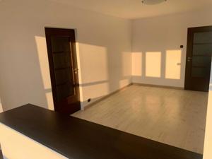 Apartament 3 camere de  vanzare Drumul Taberei, - imagine 2