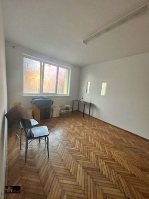 APARTAMENT SEMICENTRAL 3 CAMERE PARTER INALT  - imagine 2