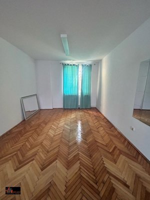 APARTAMENT SEMICENTRAL 3 CAMERE PARTER INALT  - imagine 3