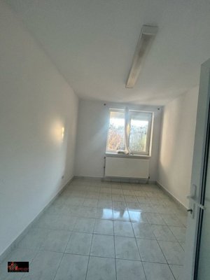 APARTAMENT SEMICENTRAL 3 CAMERE PARTER INALT  - imagine 4