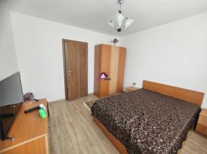 Inchiriere 1 camera dintr-un apartament cu 3 camere.