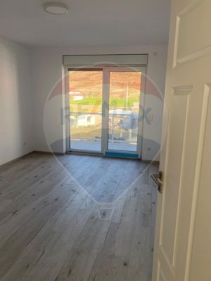 Apartament cu 3 camere de închiriat în zona Sud - imagine 5