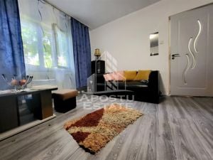 Apartament cu 3 camere si 2 bai, decomandat, parter, zona Aradului