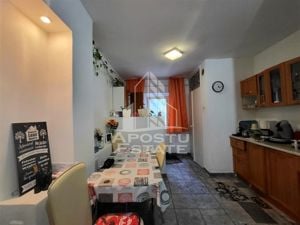 Apartament cu 3 camere si 2 bai, decomandat, parter, zona Aradului - imagine 5