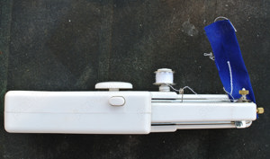 Mașină de cusut portabilă cu baterii - imagine 2