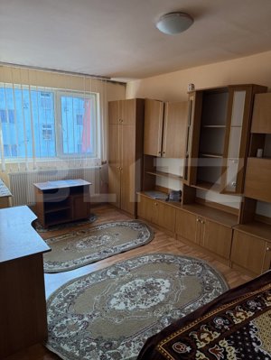 Apartament de închiriat, 2 camere semidecomandate, 44 mp, balcon, zona Mănastur - imagine 2