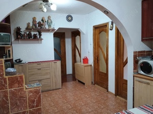 De vanzare apartament cu trei camere