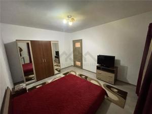 Apartament  3 camere, centrala proprie.