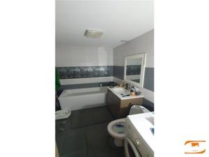 Apartament 3 camere,2 bai 2 balcoane Centrala proprie. - imagine 12