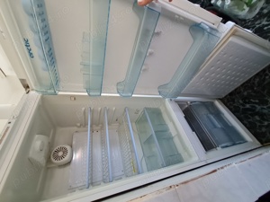 Vând Frigider ARCTIC cu 2 compresoare+ congelatoare.