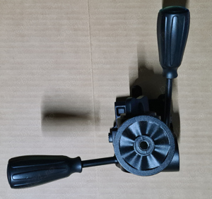 Cap trepied foto NOU - imagine 2