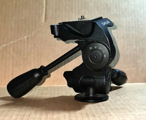 Cap trepied foto NOU - imagine 3