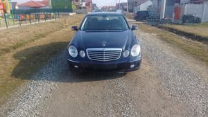 Vând Mercedes E class