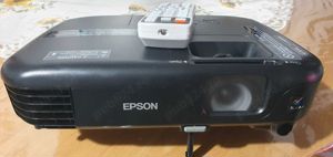 Vând videoproiector Epson