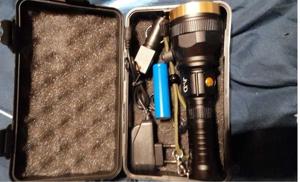 Lanterne led raza 250m vanatoare pescuit puternica duraluminiu ,acumulator 18650 , noi la cutie