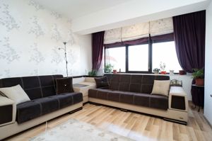 Apartament cu 3 camere de vânzare în zona Nicolina - imagine 2