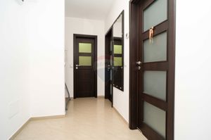 Apartament cu 3 camere de vânzare în zona Nicolina - imagine 12