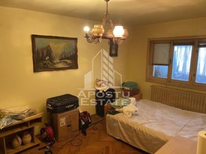 Apartament 3 camere, decomandat cu garaj, zona calea Lipovei - imagine 3