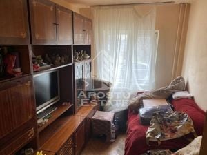 Apartament 3 camere, decomandat cu garaj, zona calea Lipovei - imagine 1