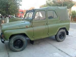 Mașina teren UAZ, renovată cu piese originale, în stare foarte bună  - imagine 2