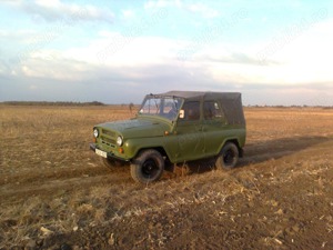 Mașina teren UAZ, renovată cu piese originale, în stare foarte bună  - imagine 3