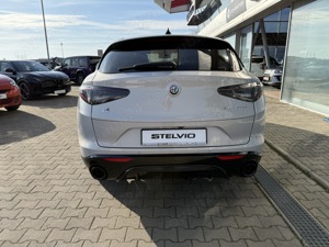 Alfa Romeo Stelvio 2025 Veloce 2.0T4 280CP 400Nm ZF8 252 Bianco Lunare Grigio Moonlight - AutoSiena - imagine 5