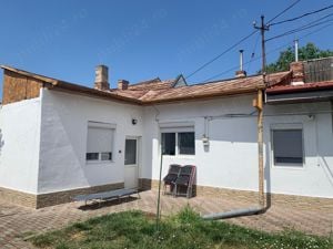 casa de vanzare , langa piata crucii