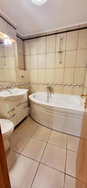 Inchiriez apartament 3 camere, zona Decebal, decomandat, dotat cu aer conditionat - imagine 6