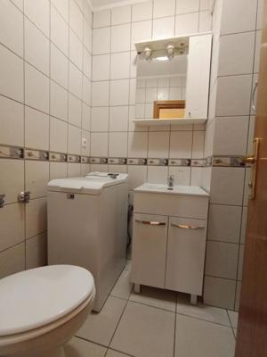 Inchiriez apartament 3 camere, zona Decebal, decomandat, dotat cu aer conditionat - imagine 5