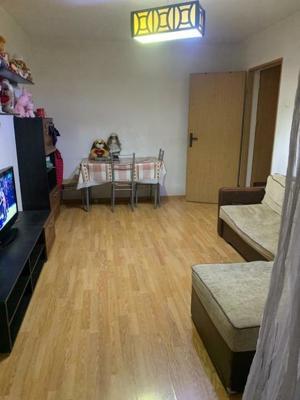 Apartament de Piata Resita ( DECOMANDAT ) - imagine 2