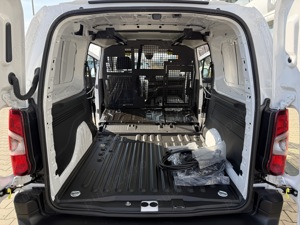 Fiat Doblo Electric 2025 136CP 260Nm 50kWh 335Km Crew Cab 5 Locuri Cul. 549 White AutoSiena - imagine 15