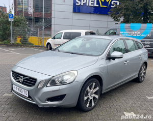 Volvo V60 2.4 D6 Plug-in Hybrid - imagine 2