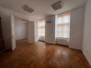 Vând ap. 3 camere ultracentral de locuit sau pentru birouri