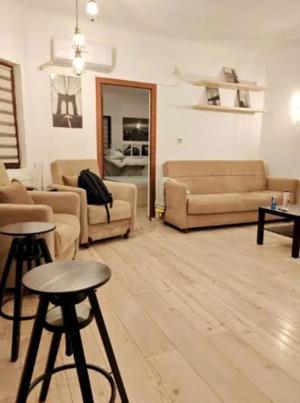 Inchiriez apartament 2 camere, zona Calarasi-Piata Muncii, decom., cu centrala proprie, petfriendly - imagine 2