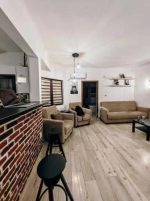 Inchiriez apartament 2 camere, zona Calarasi-Piata Muncii, decom., cu centrala proprie, petfriendly